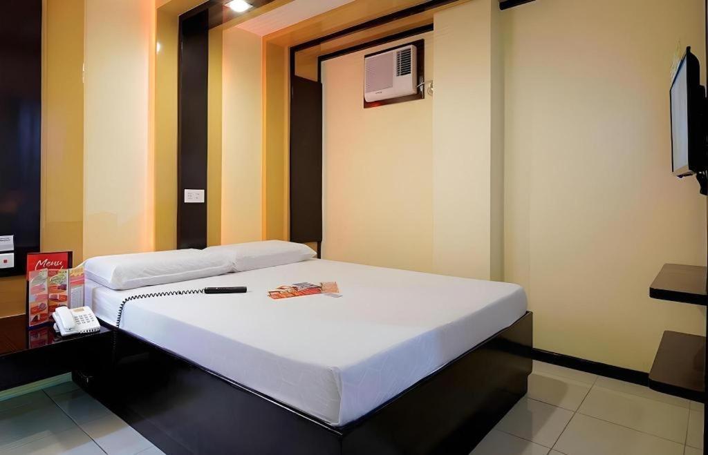 Hotel Sogo Tarlac Kültér fotó