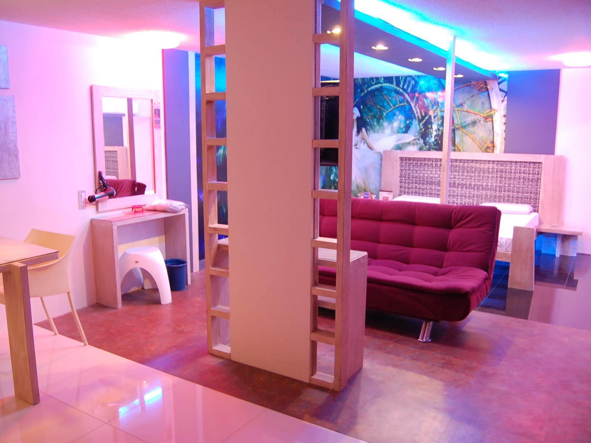 Hotel Sogo Tarlac Kültér fotó